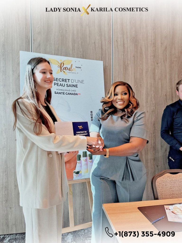 lady sonia heureuse pour la signature de contrat avec karila cosmetics